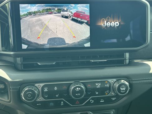 Used 2025 Jeep Wrangler Unlimited Rubicon 4xe w/ Safety Group AWD/4WD image 30