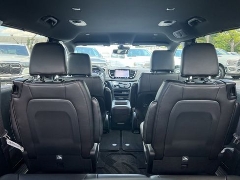 New 2026 Chrysler Pacifica Select image 20