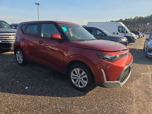 Used 2023 Kia Soul LX image 3