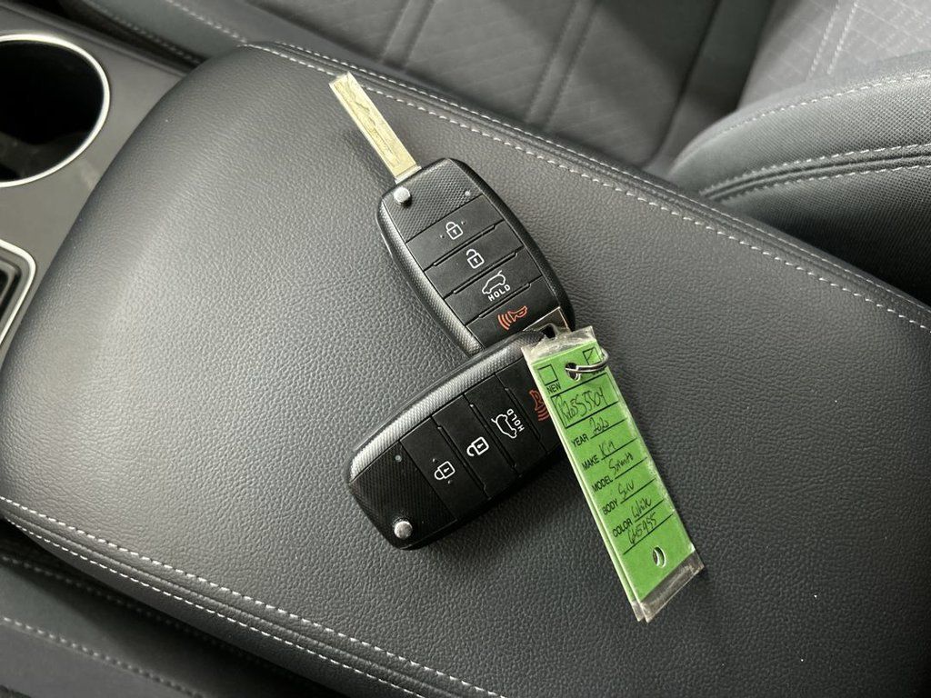 Used 2020 Kia Sorento LX w/ LX I4 Convenience Package AWD/4WD image 12
