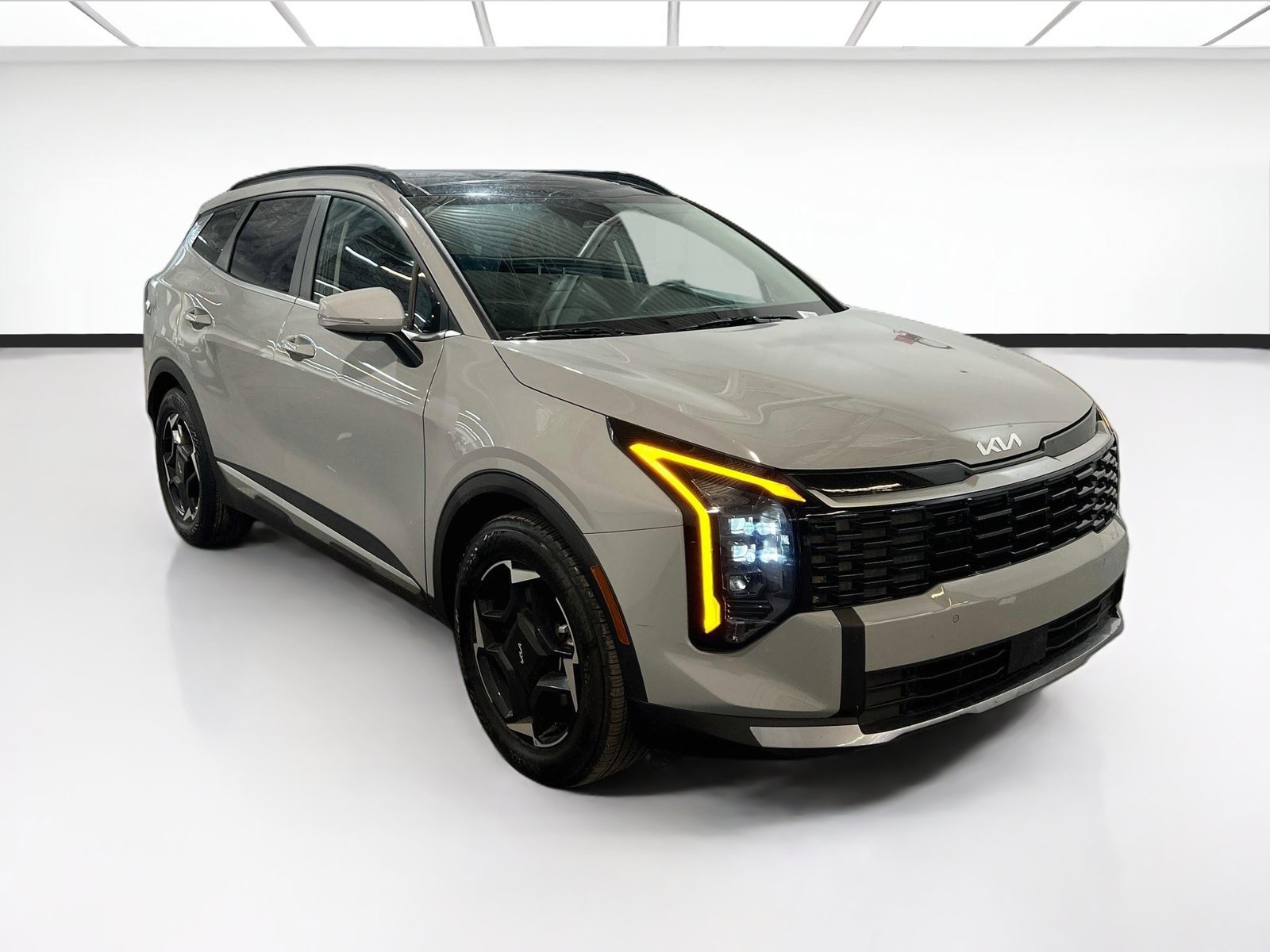 Used 2026 Kia Sportage EX w/ EX Panorama Roof Package FWD image 3