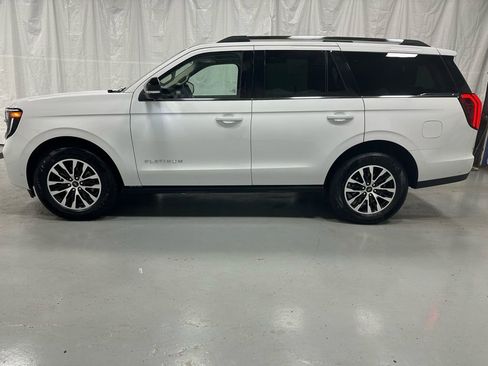Used 2025 Ford Expedition Platinum image 4