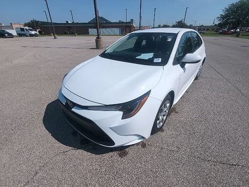 Used 2025 Toyota Corolla LE FWD image 13