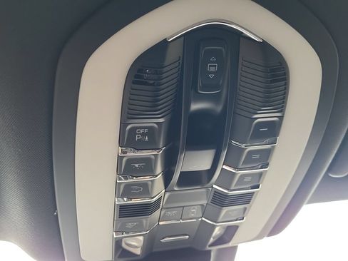 Used 2023 Porsche Macan S AWD/4WD image 30