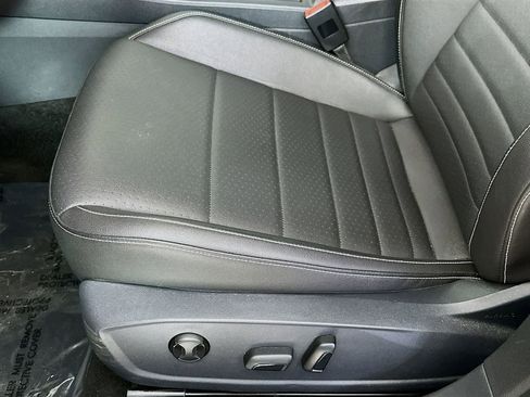 Used 2024 Volkswagen Jetta SE FWD image 29
