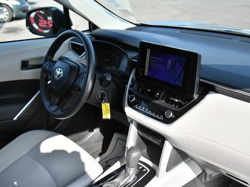Used 2024 Toyota Corolla Cross L image 41