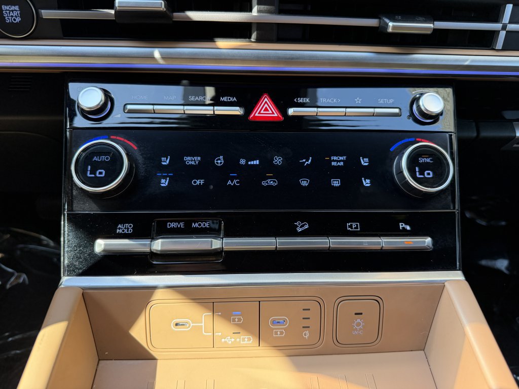 Used 2025 Hyundai Santa Fe Limited FWD image 25