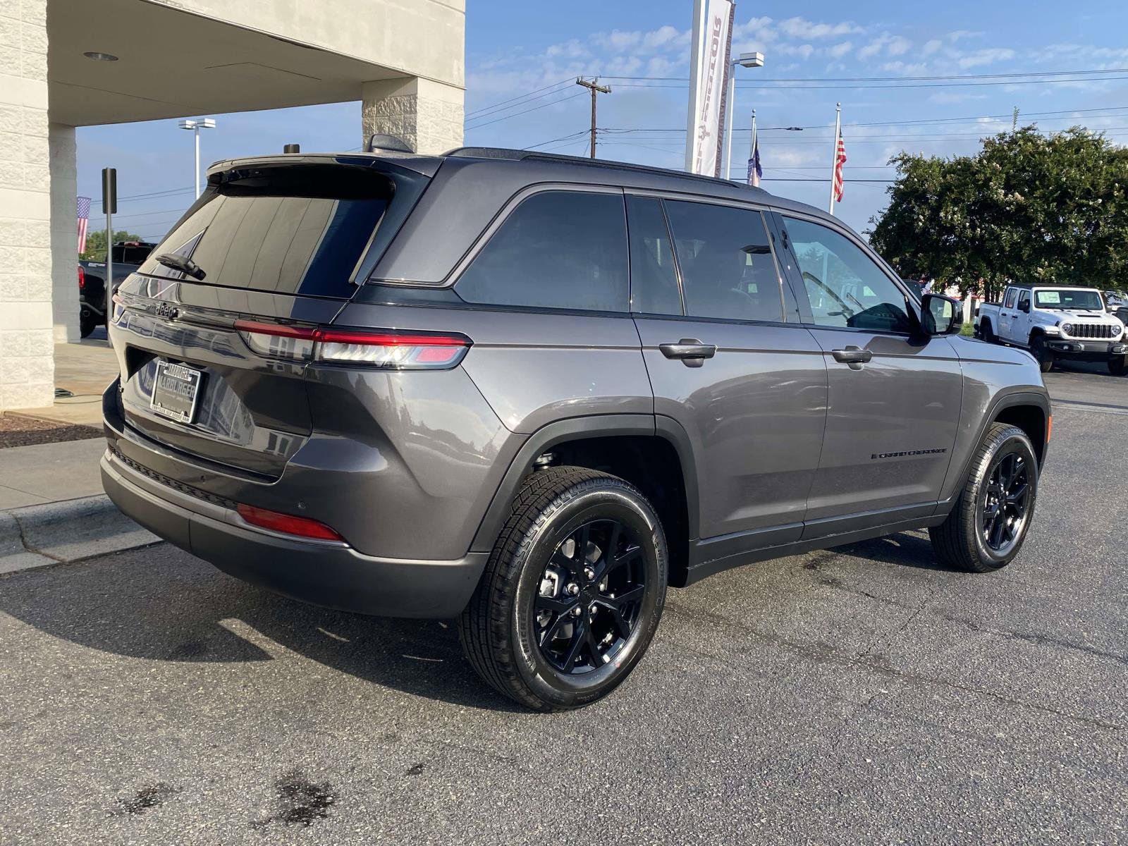 New 2026 Jeep Grand Cherokee Altitude AWD/4WD image 7