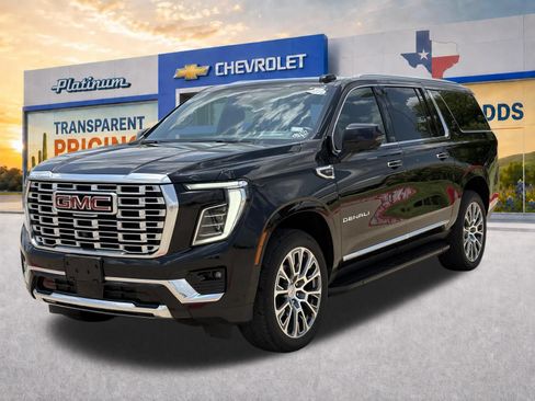 Used 2025 GMC Yukon XL Denali AWD/4WD image 3