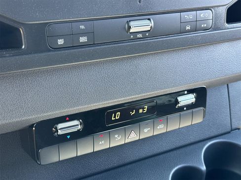 Used 2023 Mercedes-Benz Sprinter 3500 image 17