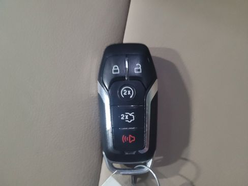 Used 2017 Ford Explorer XLT w/ Equipment Group 202A image 32