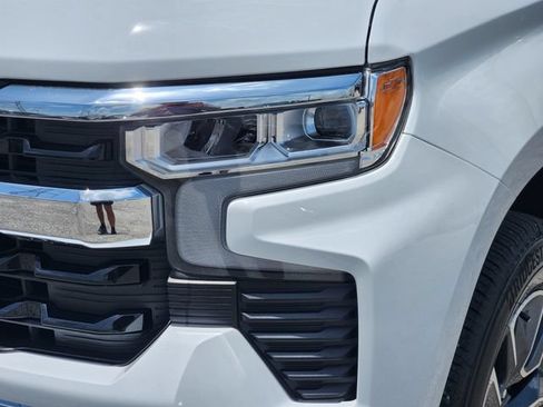 Used 2023 Chevrolet Silverado 1500 LT AWD/4WD image 9