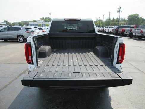 Used 2022 GMC Sierra 1500 AT4 w/ AT4 Preferred Package AWD/4WD image 8