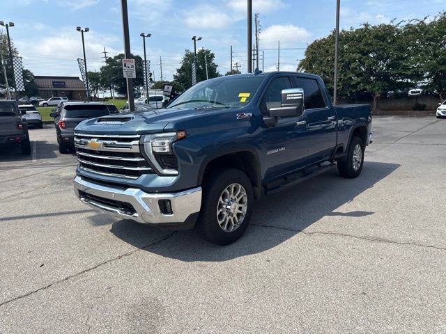 Used 2025 Chevrolet Silverado 2500 LTZ w/ LTZ Convenience Package AWD/4WD image 7
