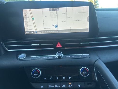 Used 2023 Hyundai Elantra Limited image 9