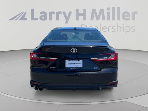 Used 2025 Toyota Camry SE FWD image 4
