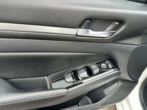 Used 2023 Nissan Altima 2.5 SV image 17