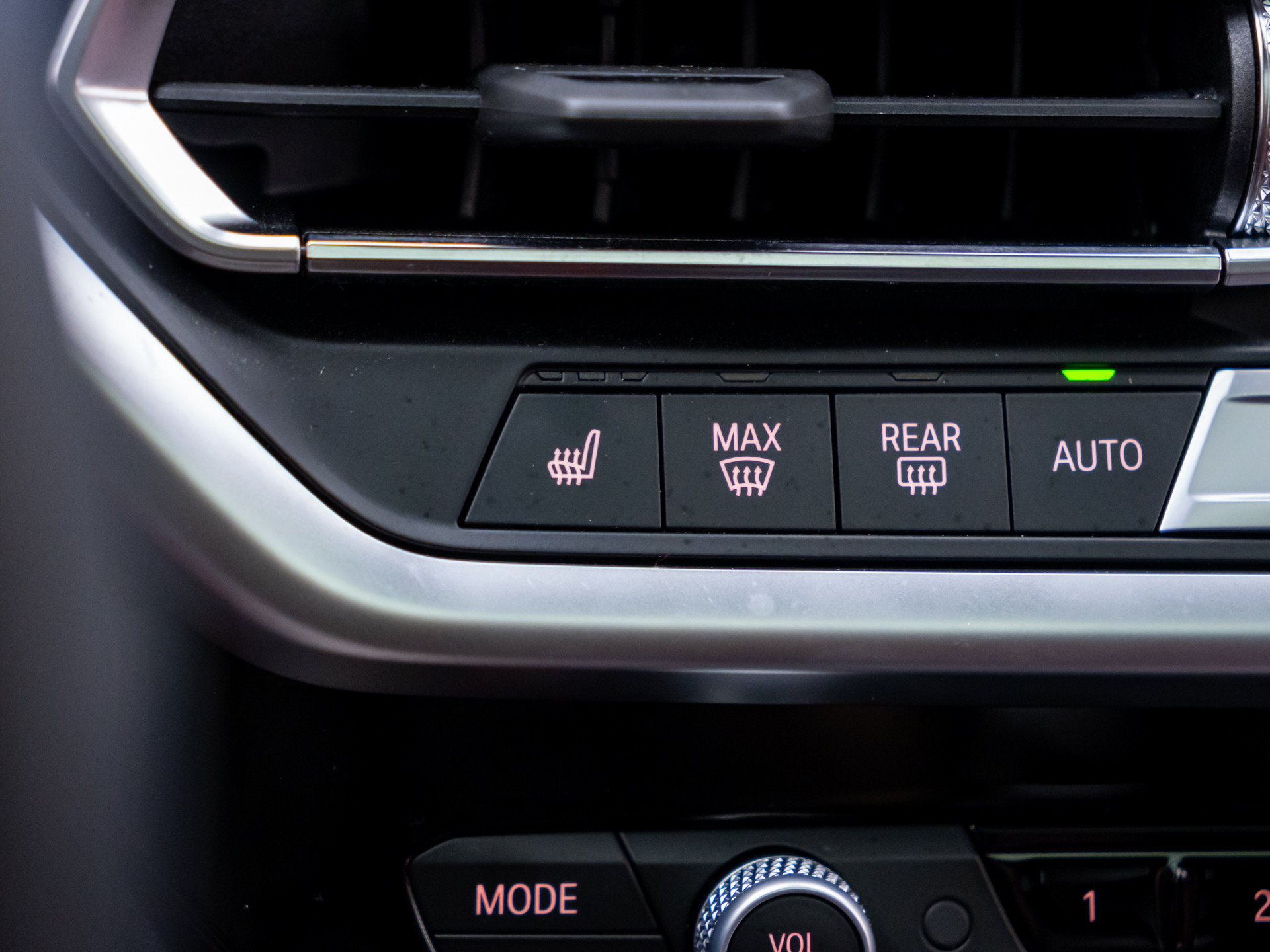 Used 2025 BMW X4 xDrive30i AWD/4WD image 29