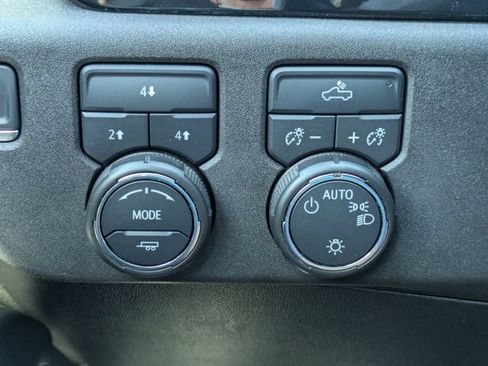 Used 2024 Chevrolet Silverado 2500 LT AWD/4WD image 24