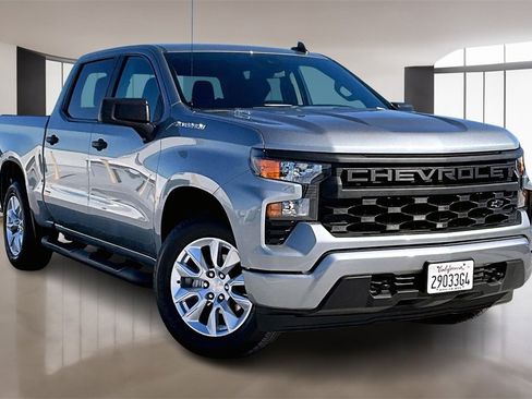 Used 2025 Chevrolet Silverado 1500 Custom image 3