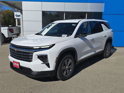New 2026 Chevrolet Traverse LT image 1