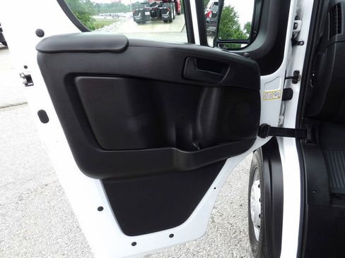 Used 2023 RAM ProMaster 2500 w/ Driver Convenience Group FWD image 14
