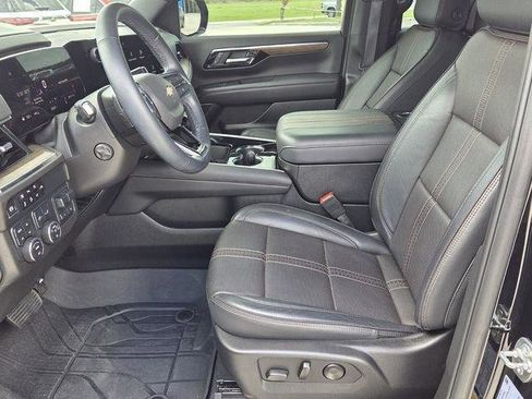 Used 2025 Chevrolet Tahoe High Country AWD/4WD image 9