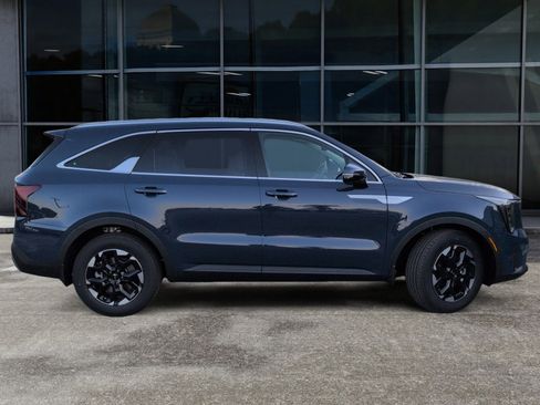 New 2026 Kia Sorento S w/ S Panoramic Sunroof Package image 3