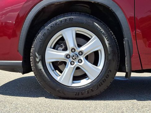Used 2020 Toyota Highlander LE AWD/4WD image 10