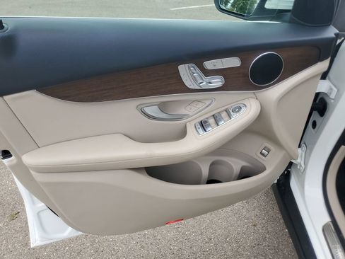 Used 2020 Mercedes-Benz GLC 300 4MATIC image 10