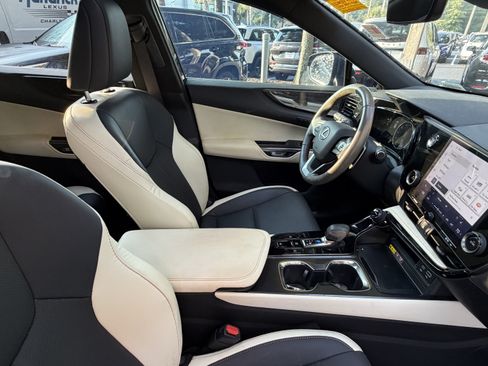 Used 2024 Lexus NX 250 FWD image 45