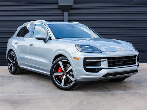 New 2026 Porsche Cayenne S image 9