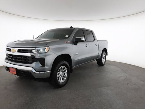 Used 2023 Chevrolet Silverado 1500 LT w/ Z71 Off-Road Package AWD/4WD image 5