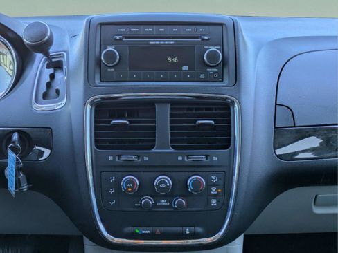Used 2014 Dodge Grand Caravan SE w/ Quick Order Package 29E SE FWD image 16