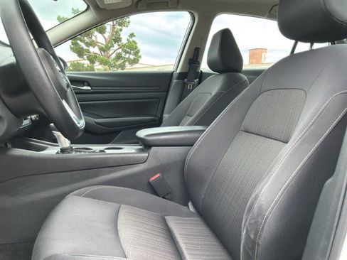 Used 2025 Nissan Altima 2.5 SV FWD image 18