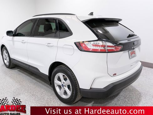 Used 2021 Ford Edge SE image 3