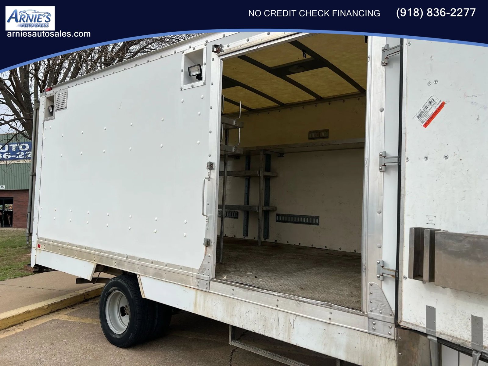 Used 2010 Chevrolet Express 4500 RWD image 6
