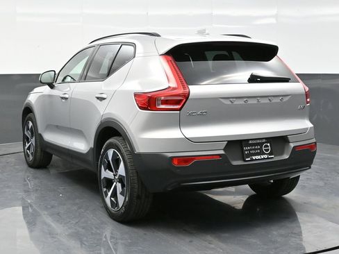 Used 2024 Volvo XC40 B5 Plus image 5