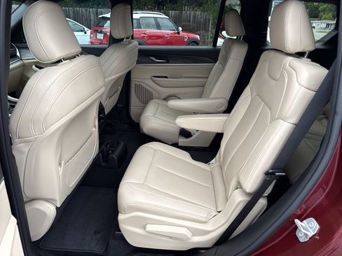 Used 2024 Jeep Grand Cherokee L Limited RWD image 10