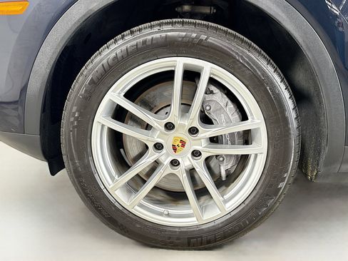 Certified 2023 Porsche Cayenne Coupe AWD/4WD image 30