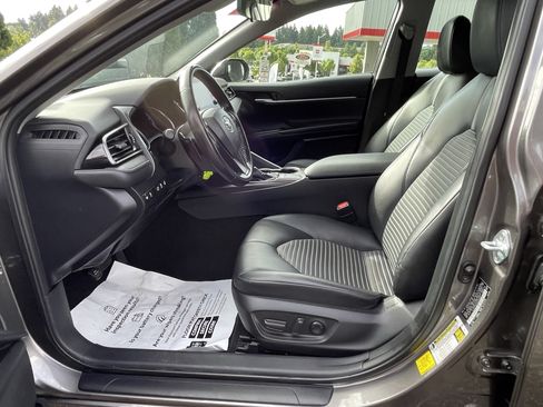 Certified 2023 Toyota Camry SE w/ Cold Weather Package FWD image 10
