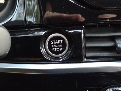 Used 2024 Nissan Pathfinder SV image 22