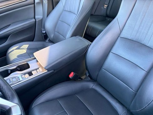 Used 2022 Honda Accord Touring image 19