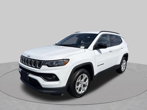 Used 2024 Jeep Compass Latitude AWD/4WD image 1