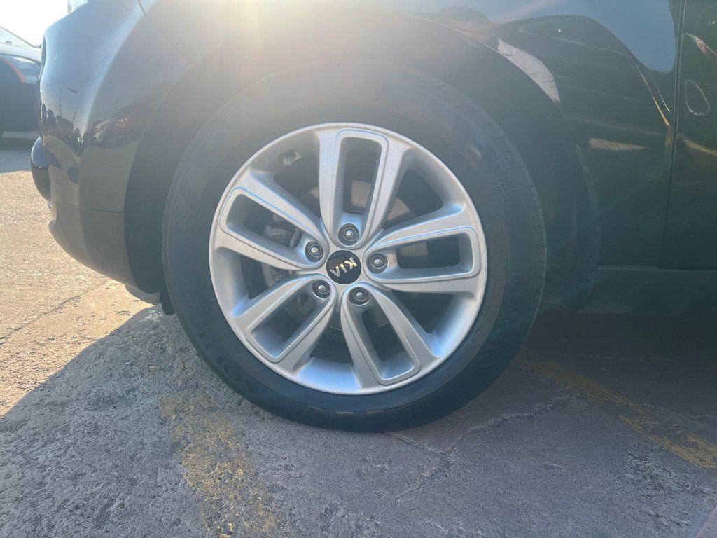 Used 2018 Kia Soul + FWD image 21