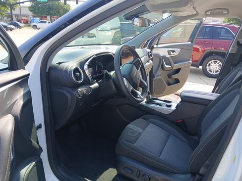 Used 2025 Chevrolet Blazer LT AWD/4WD image 9