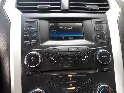 Used 2015 Ford Fusion SE FWD image 13