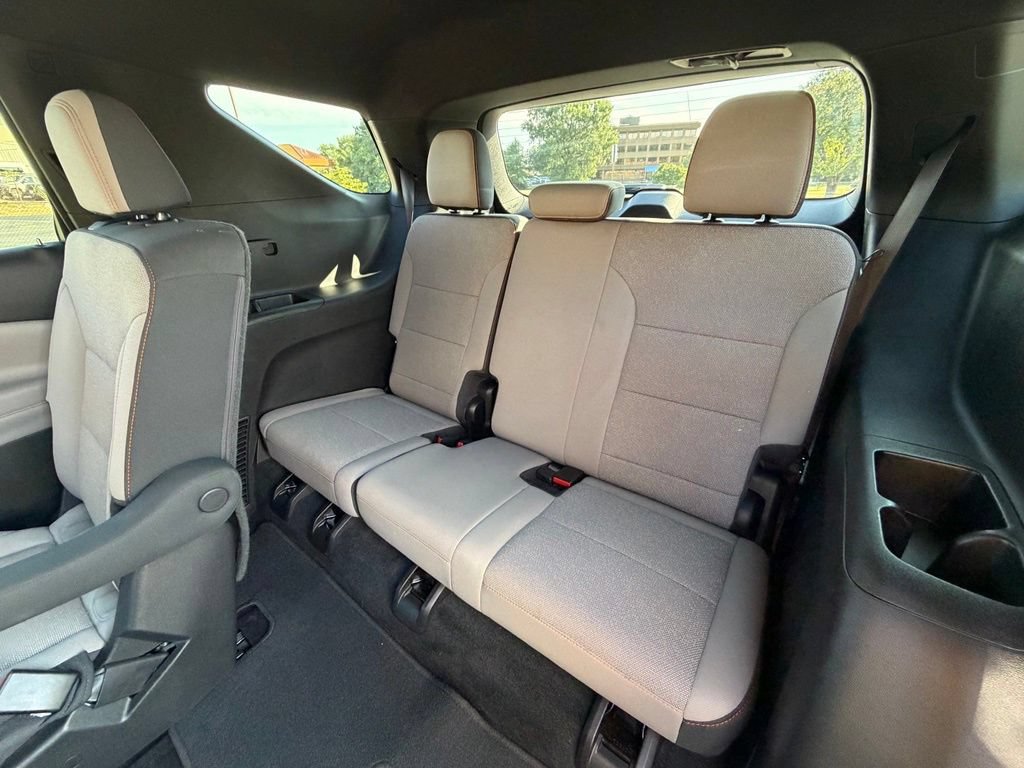 Used 2024 Chevrolet Traverse LT FWD image 32