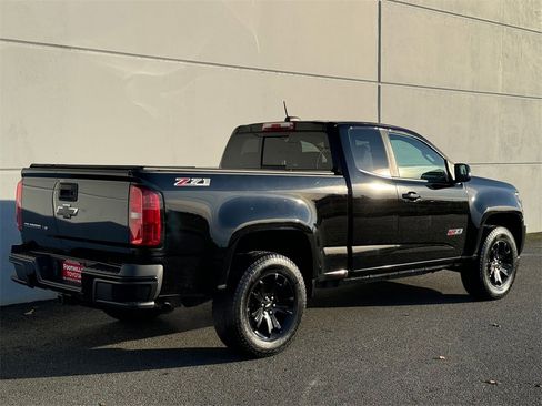 Used 2017 Chevrolet Colorado Z71 w/ Z71 Midnight Edition image 7