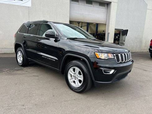 Used 2017 Jeep Grand Cherokee Laredo w/ Quick Order Package 23E AWD/4WD image 8